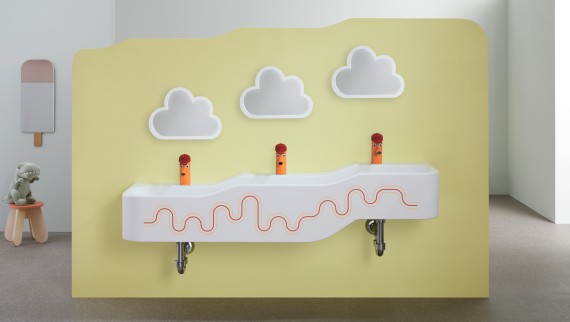 Geberit Bambini leke- og vaskeområde i karminrødt og oransje Geberit Bambini leke- og vaskeområde i karminrødt og oransje