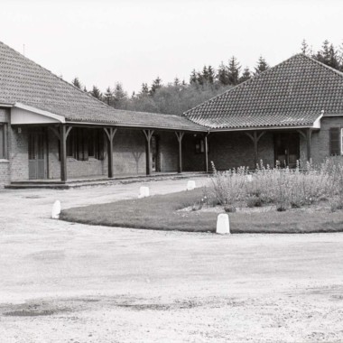 En flyktningleir blir et sted for møte og erindring. (© Blåvandshuk Local History Archive)