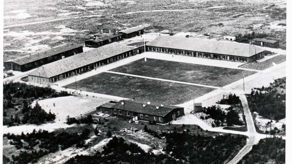 I 1945 ble Danmarks største flyktningleir etablert i Oksbøl (© Blåvandshuk Local History Archive)