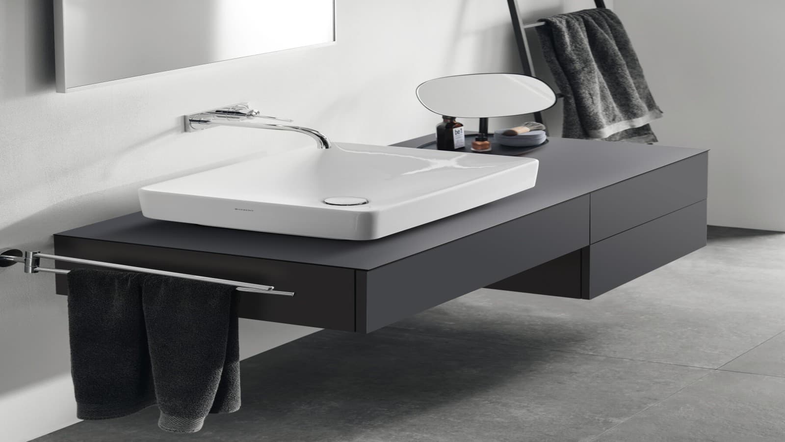 Geberit Variform servant og baderomsmøbel i fargen lava (© Geberit) Geberit Variform servant og baderomsmøbel i fargen lava (© Geberit)