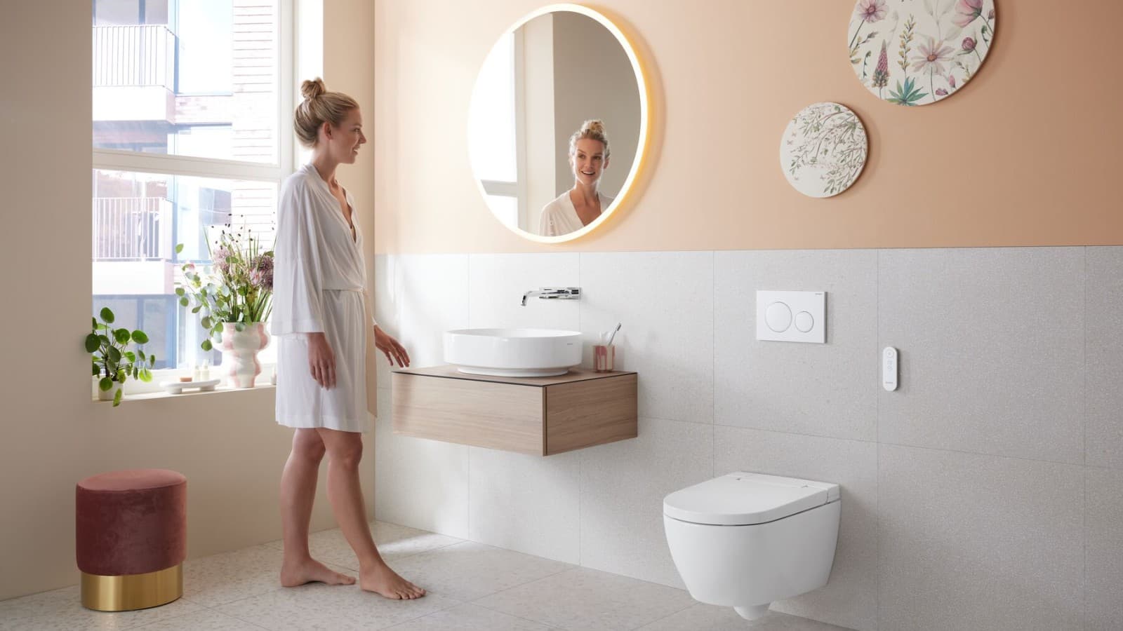 Deme i baderom med Geberit AquaClean Alba dusjtoalett Deme i baderom med Geberit AquaClean Alba dusjtoalett