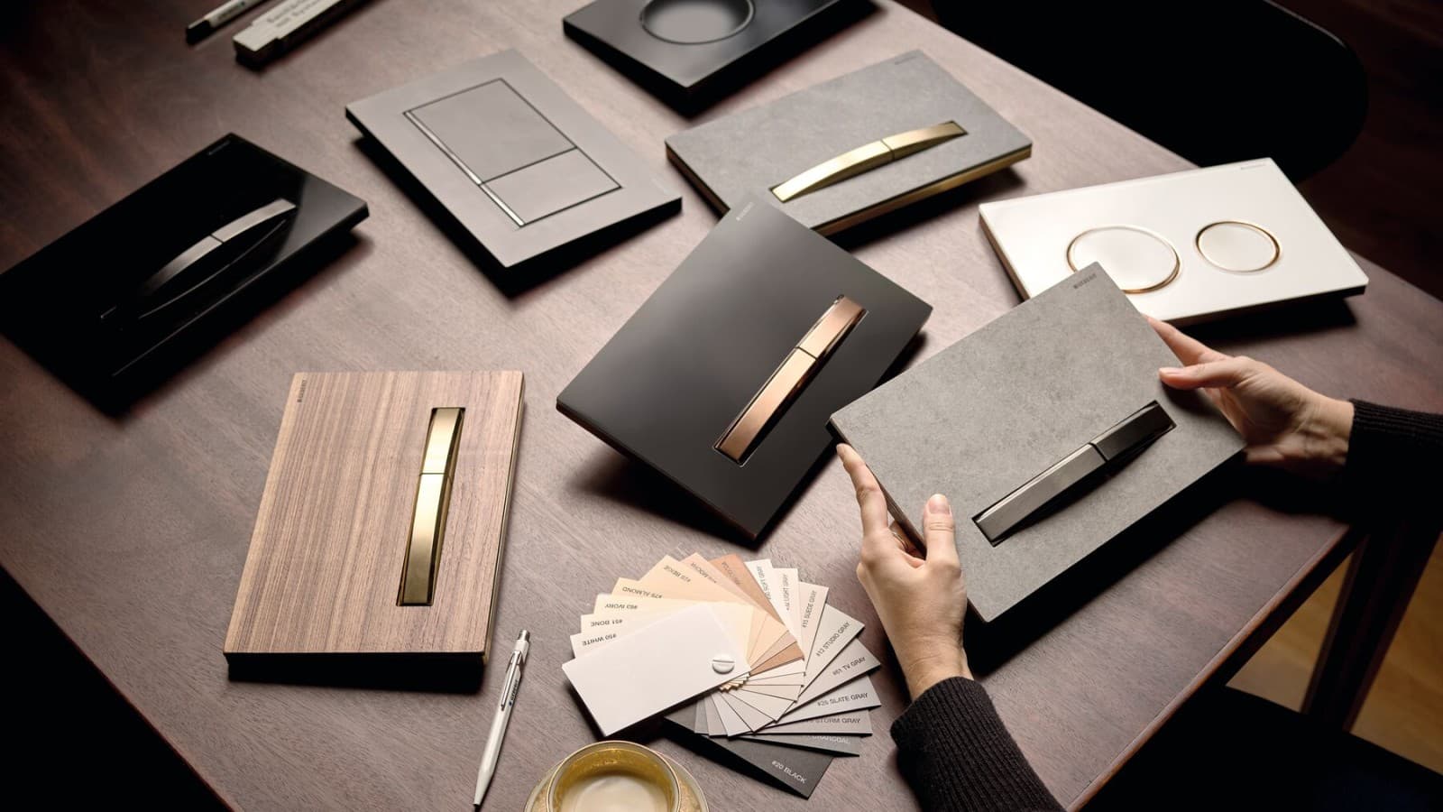 Vi har flere ulike betjeningsplater Vi har flere ulike betjeningsplater