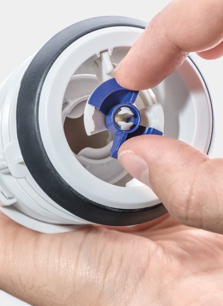 Utløpsventilen i Geberit sisternen er enkel å rengjøre (© Geberit) Utløpsventilen i Geberit sisternen er enkel å rengjøre (© Geberit)