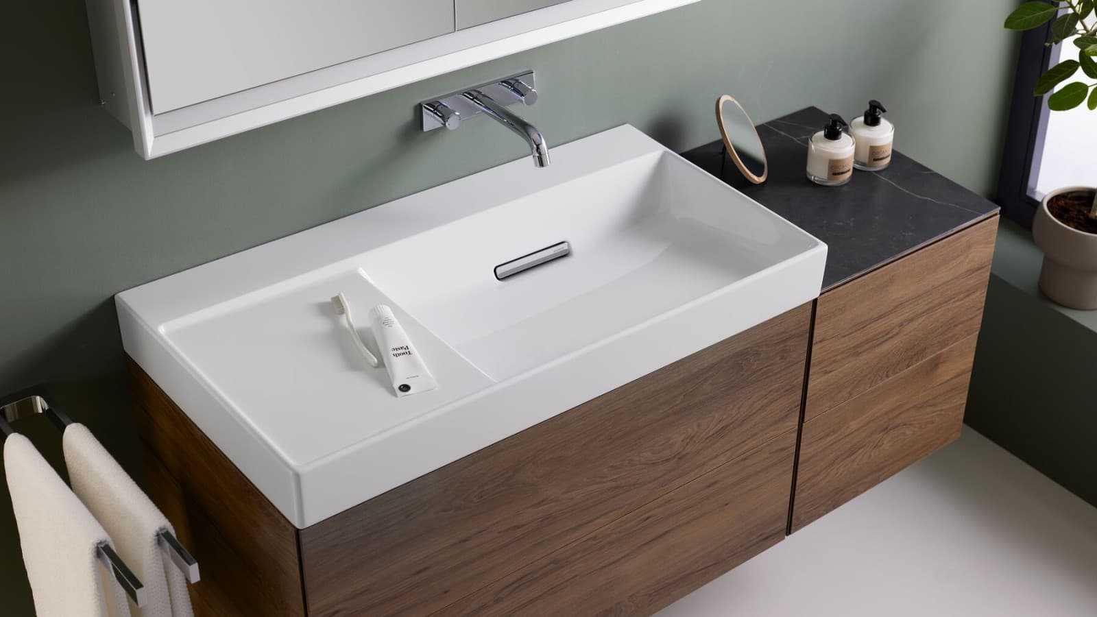 Høykvalitets hylle i sort marmor Høykvalitets hylle i sort marmor