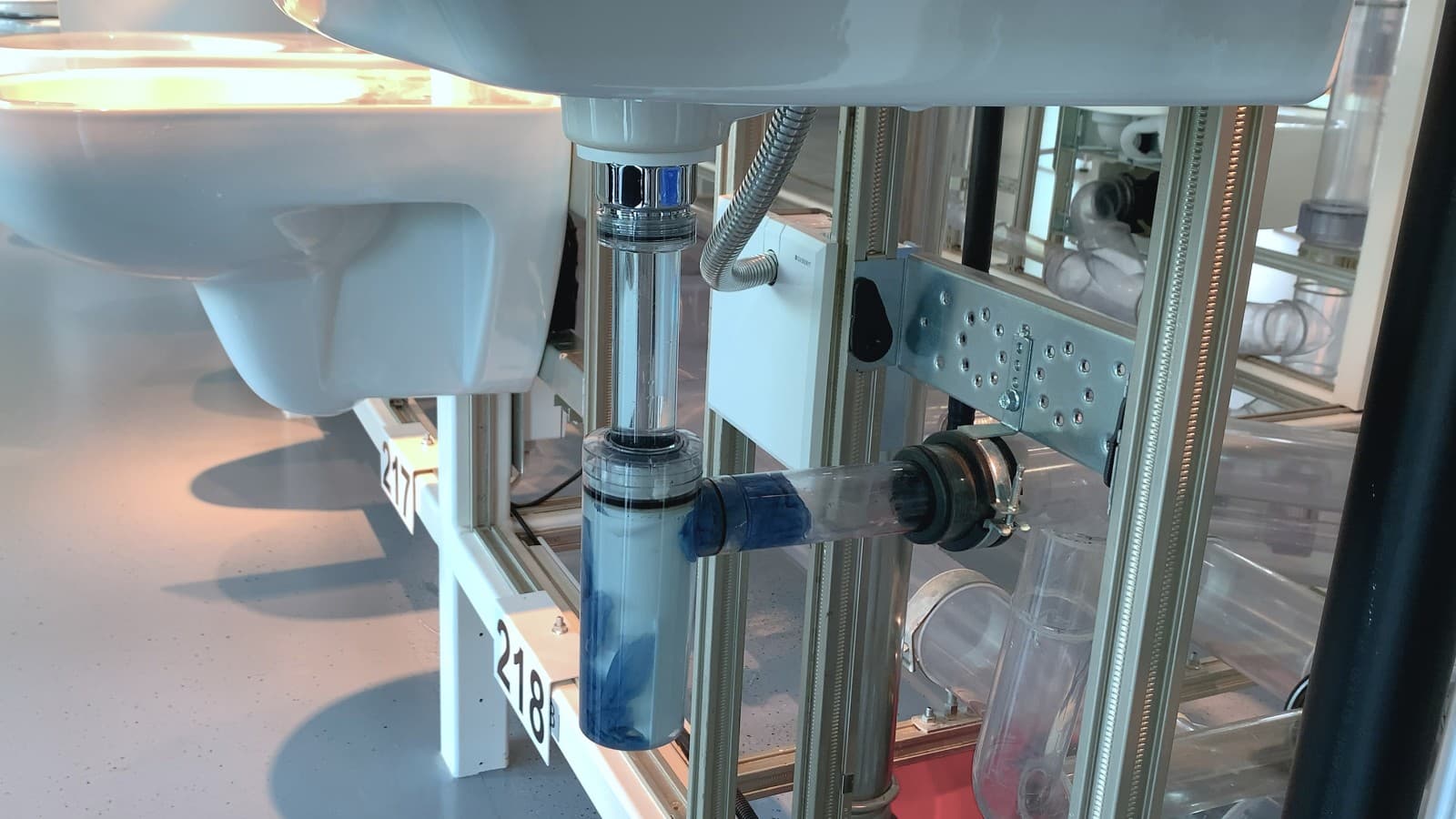 Tilstoppet vannlås i servanten Tilstoppet vannlås i servanten