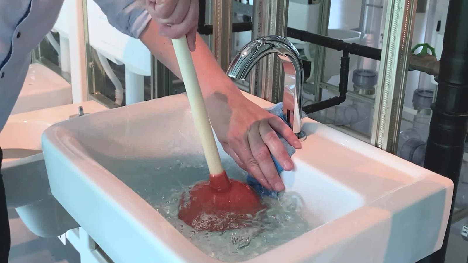 Sugekopp beveges opp og ned Sugekopp beveges opp og ned