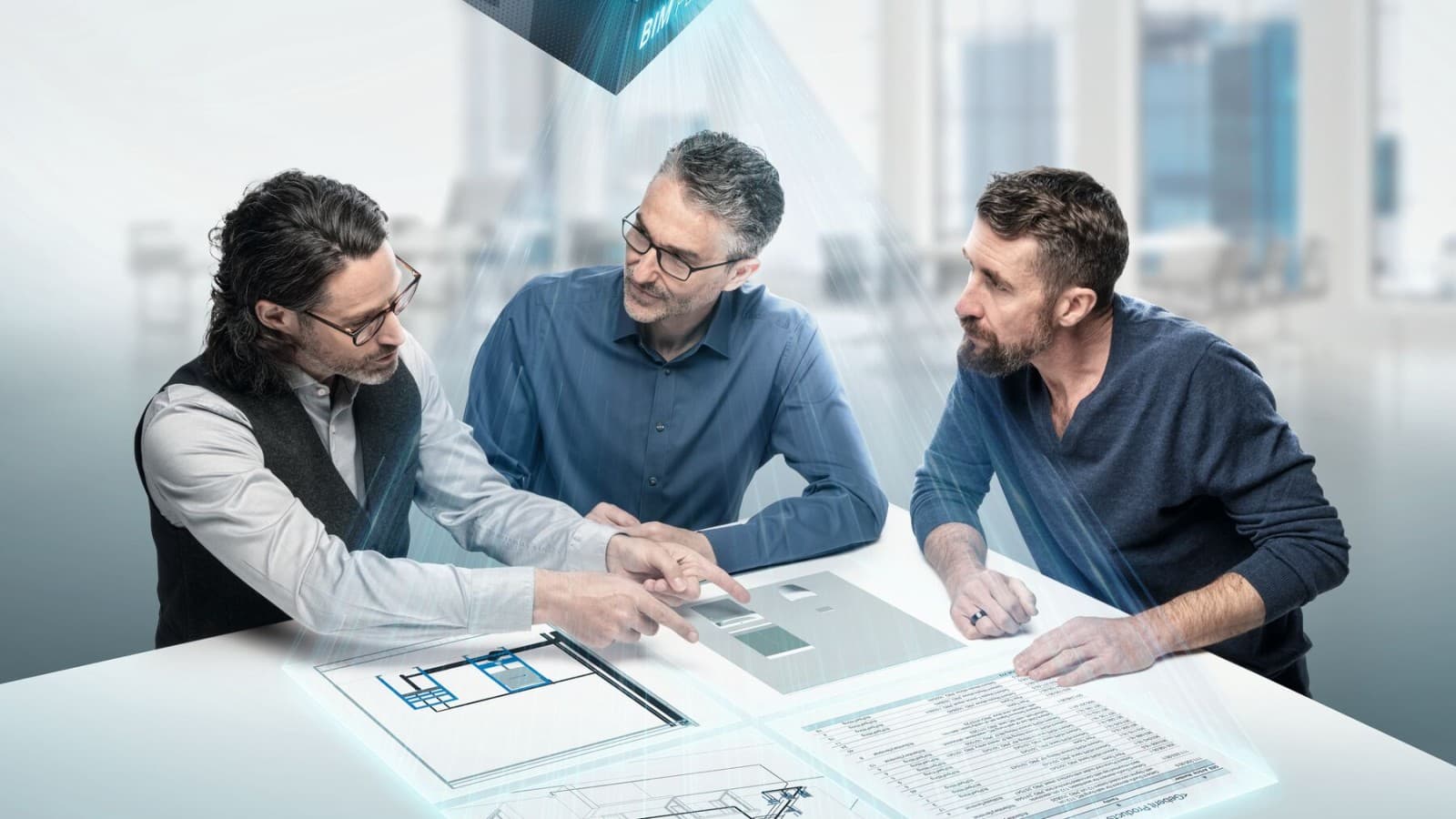 Planleggere i dyp diskusjon rundt et bord med BIM-symbol Planleggere i dyp diskusjon rundt et bord med BIM-symbol