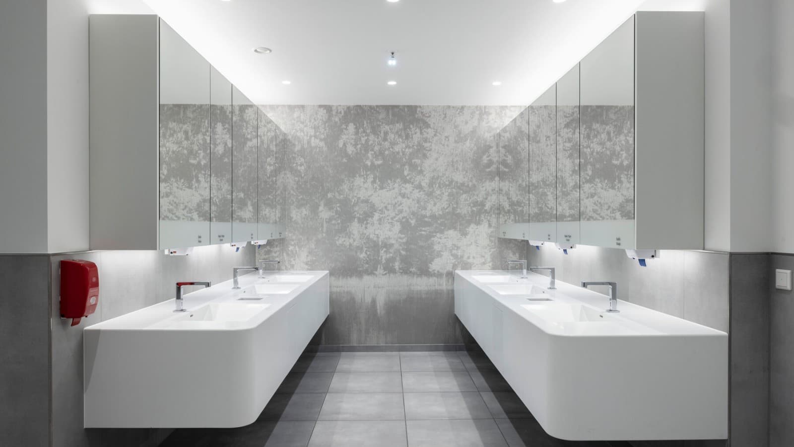 Direkte strøm for styring av Geberit Brenta-kranen montert på dekk, leveres av GEBUS-kabel via en Geberit Gateway Direkte strøm for styring av Geberit Brenta-kranen montert på dekk, leveres av GEBUS-kabel via en Geberit Gateway