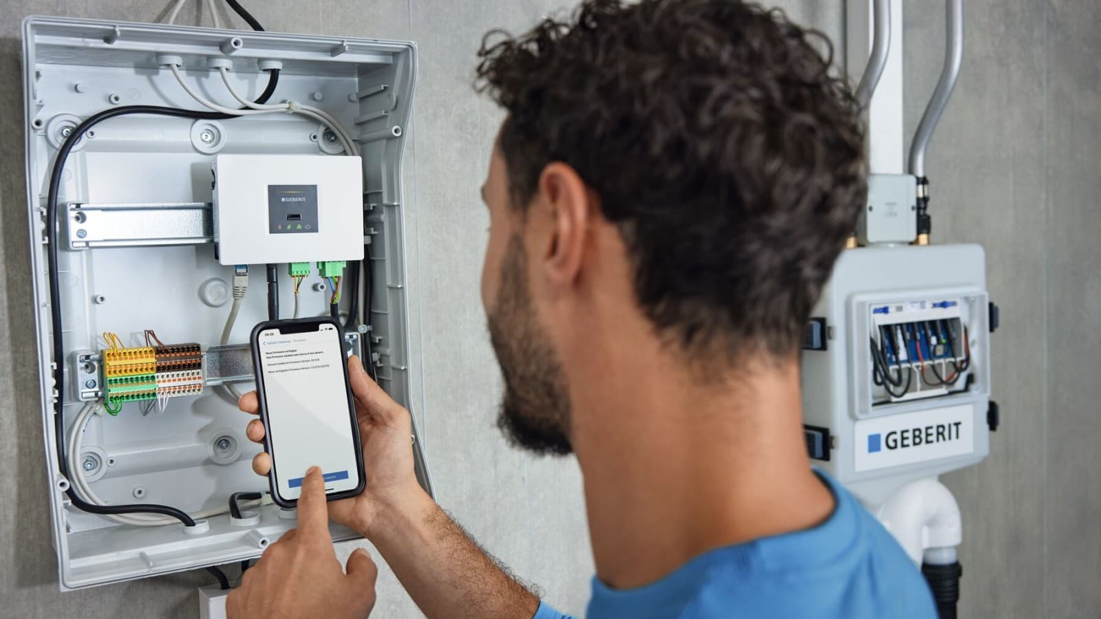 Sensordata hentes fra Geberit Gateway via Geberit Control-appen Sensordata hentes fra Geberit Gateway via Geberit Control-appen