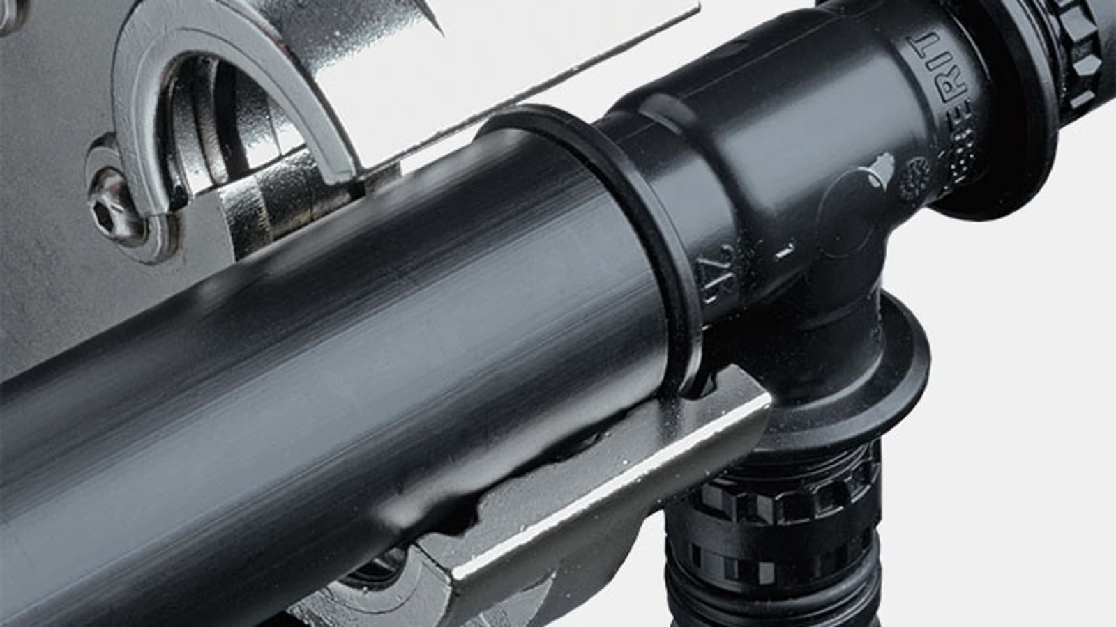 Presskjeveguiden forhindrer feil posisjonering med Geberit Mepla Presskjeveguiden forhindrer feil posisjonering med Geberit Mepla