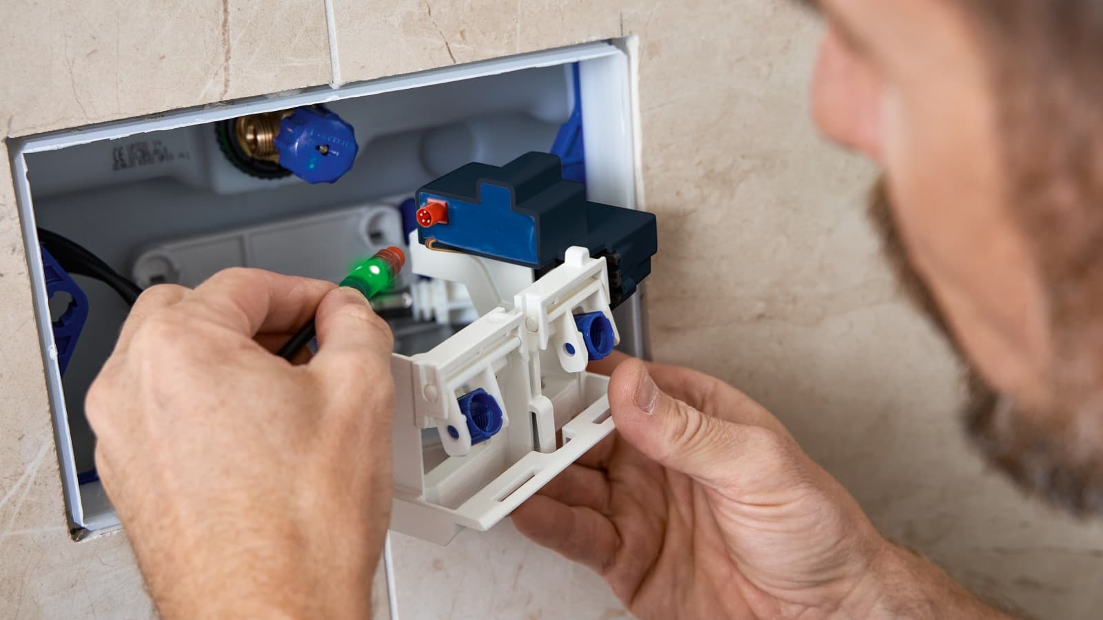 Ettermontering av en Geberit HS05 hygieneskyllenhet (© Geberit) Ettermontering av en Geberit HS05 hygieneskyllenhet (© Geberit)